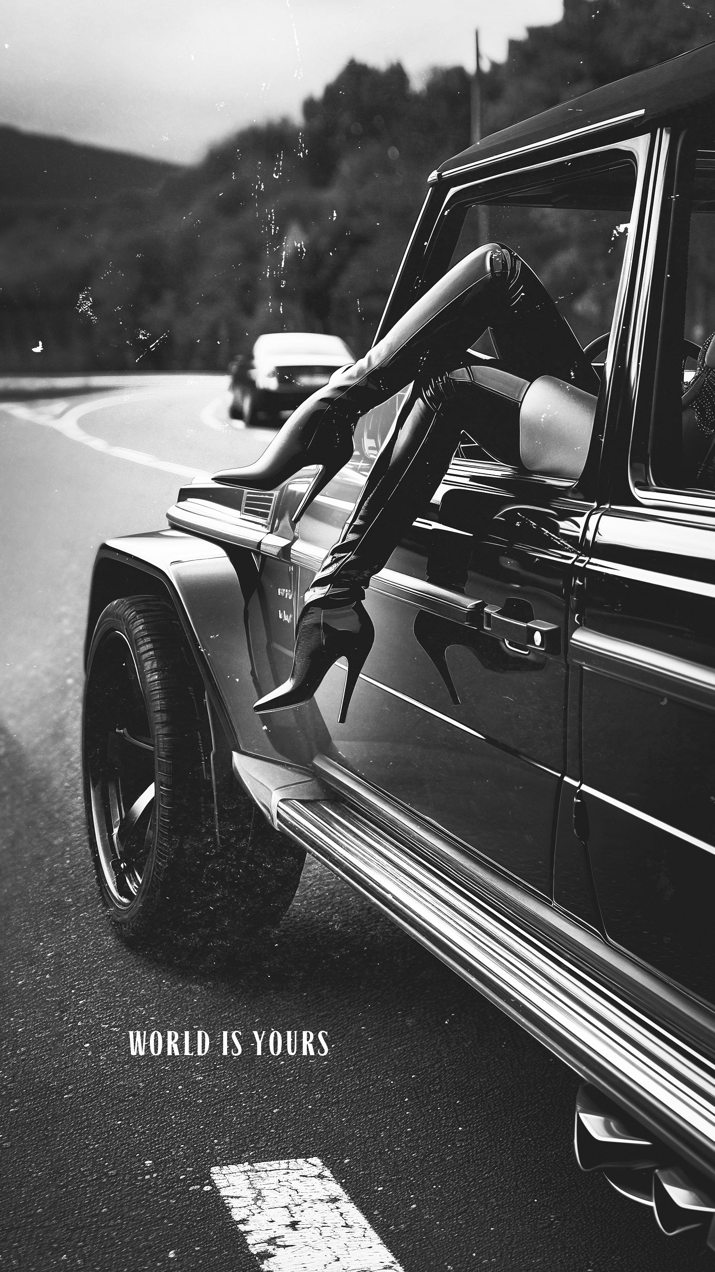 X679 - XXXL LEINWANDBILDER INKLUSIVE HOLZRAHMEN - Mercedes G Klasse World is yours Satz Text Schwarz Weiß Frau High Heels Stockings