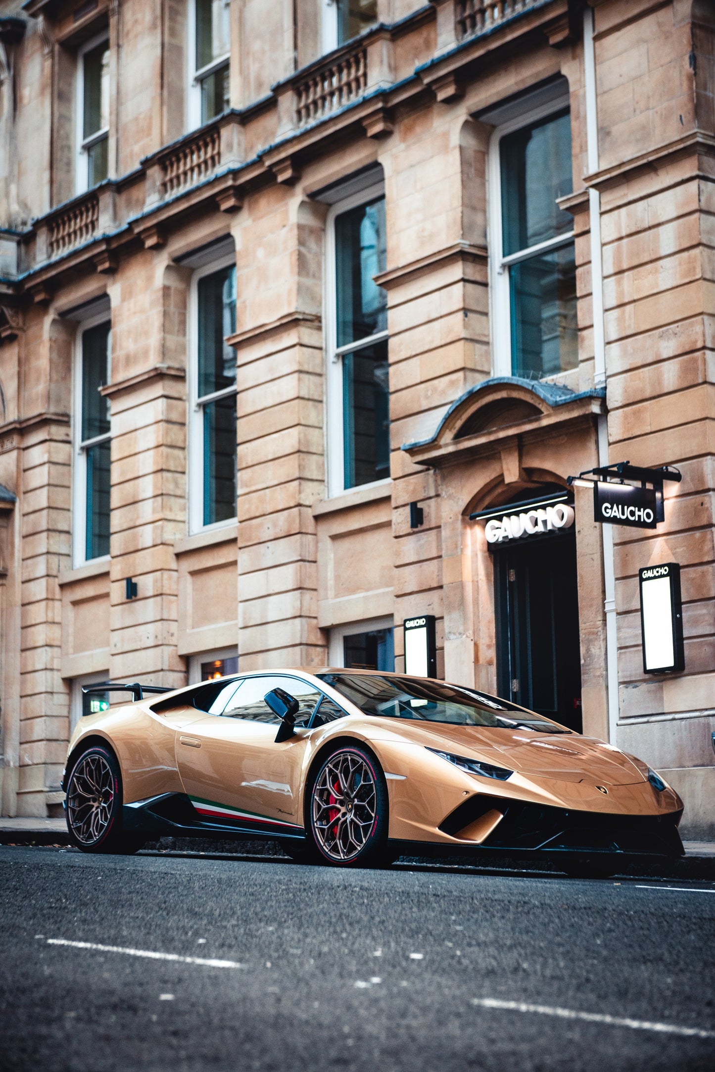x570 XXL Leinwandbilder Supercar Lamborghini Luxus Fashion Boutique Sportwagen PS Bronze Kupfer Strasse- MEGA XXXL 160X90 CM Leinwandbilder inkl. Holzrahmen