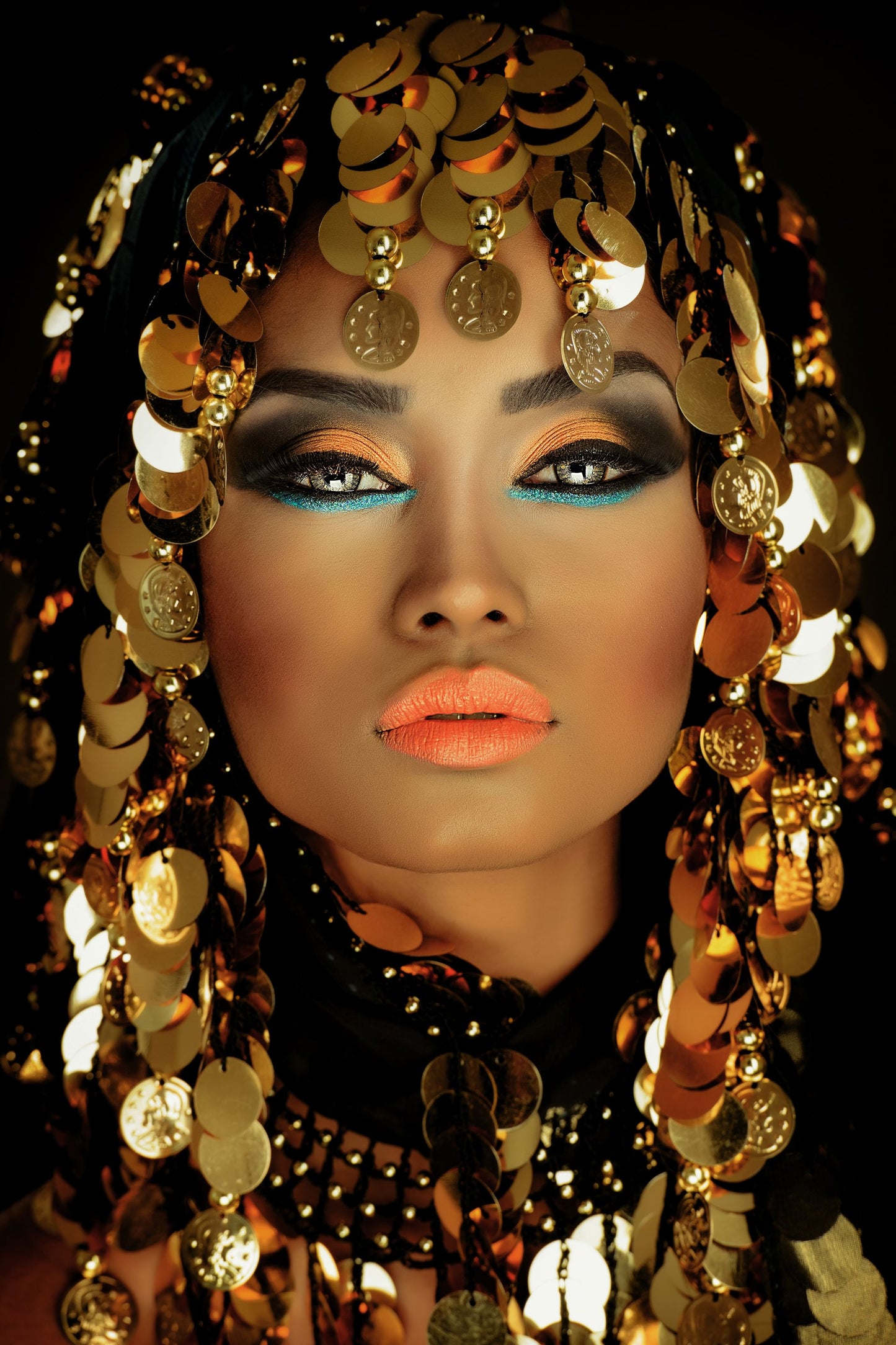 X209 - MEGA XXXL 160X90 CM Leinwandbilder inkl. Holzrahmen - Frau Prinzessin Gold Glitzer Koral Lippe Augen Schminke Beauty Salon