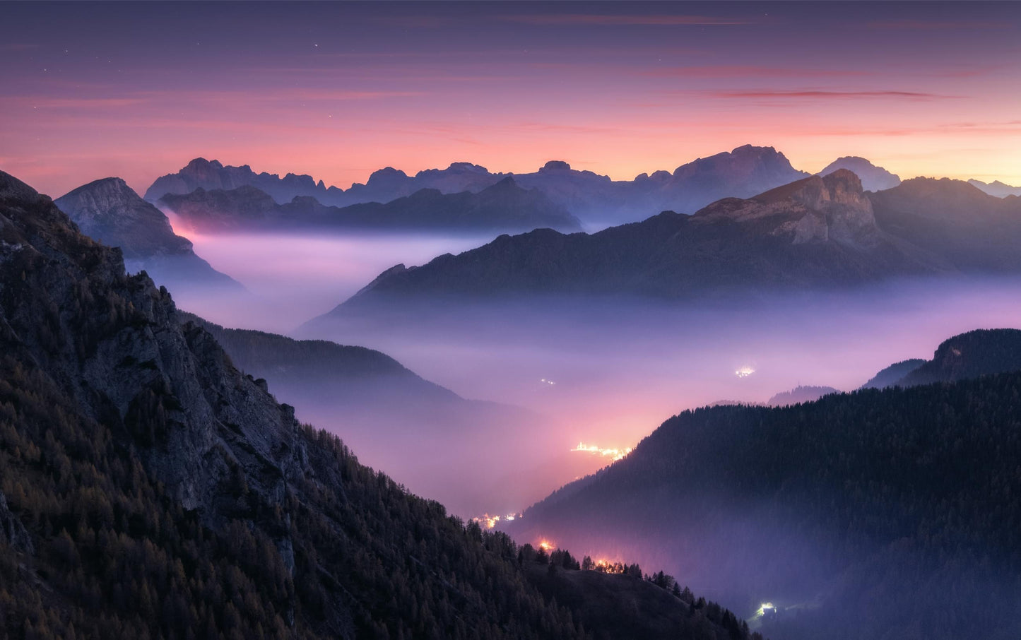 X267 - MEGA XXXL 160X90 CM Leinwandbilder inkl. Holzrahmen - Berge in der Stadt Nebel Abends