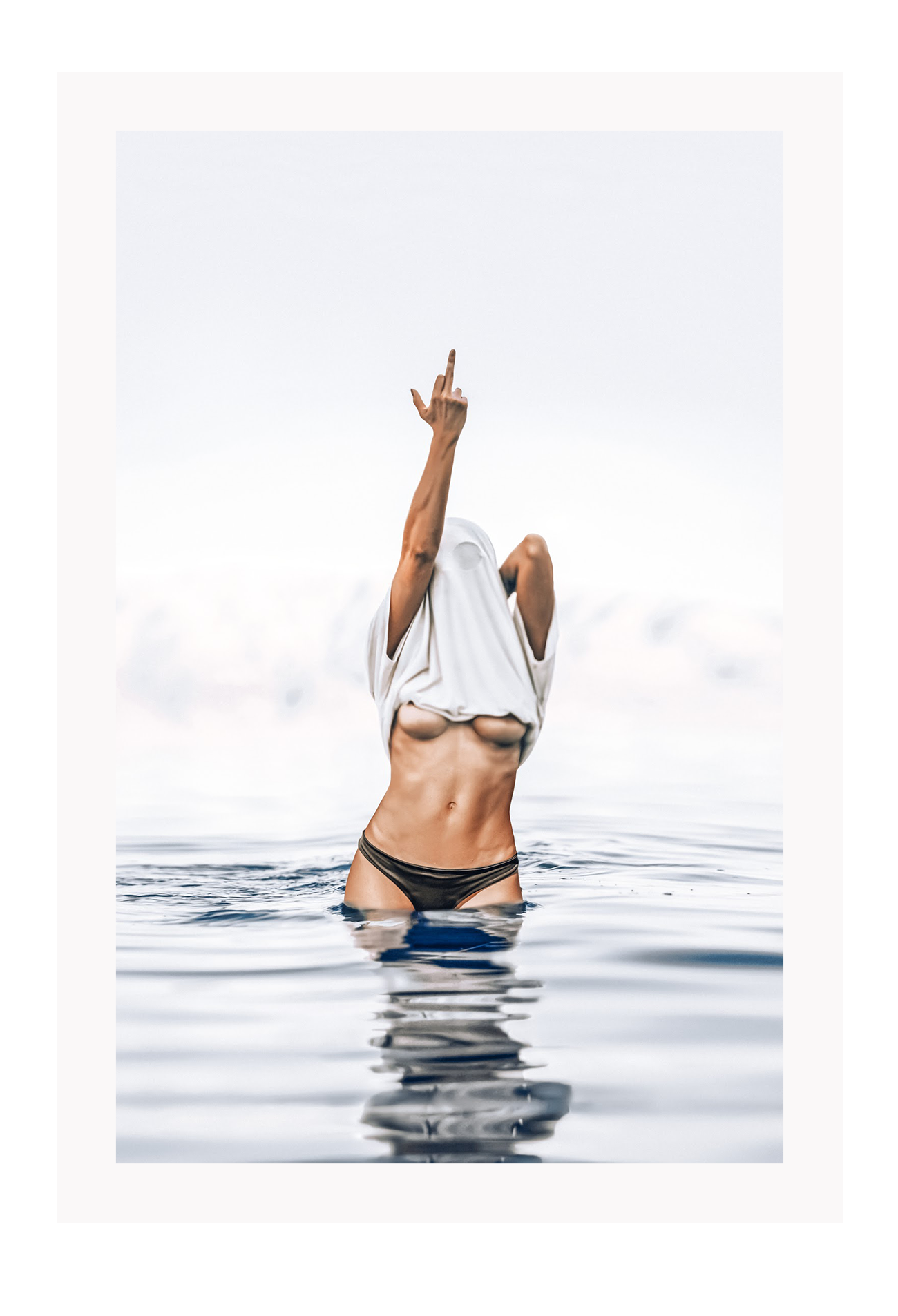 X339 - MEGA XXXL 160X90 CM Leinwandbilder inkl. Holzrahmen - Frau F YOU Top Wasser Weiß