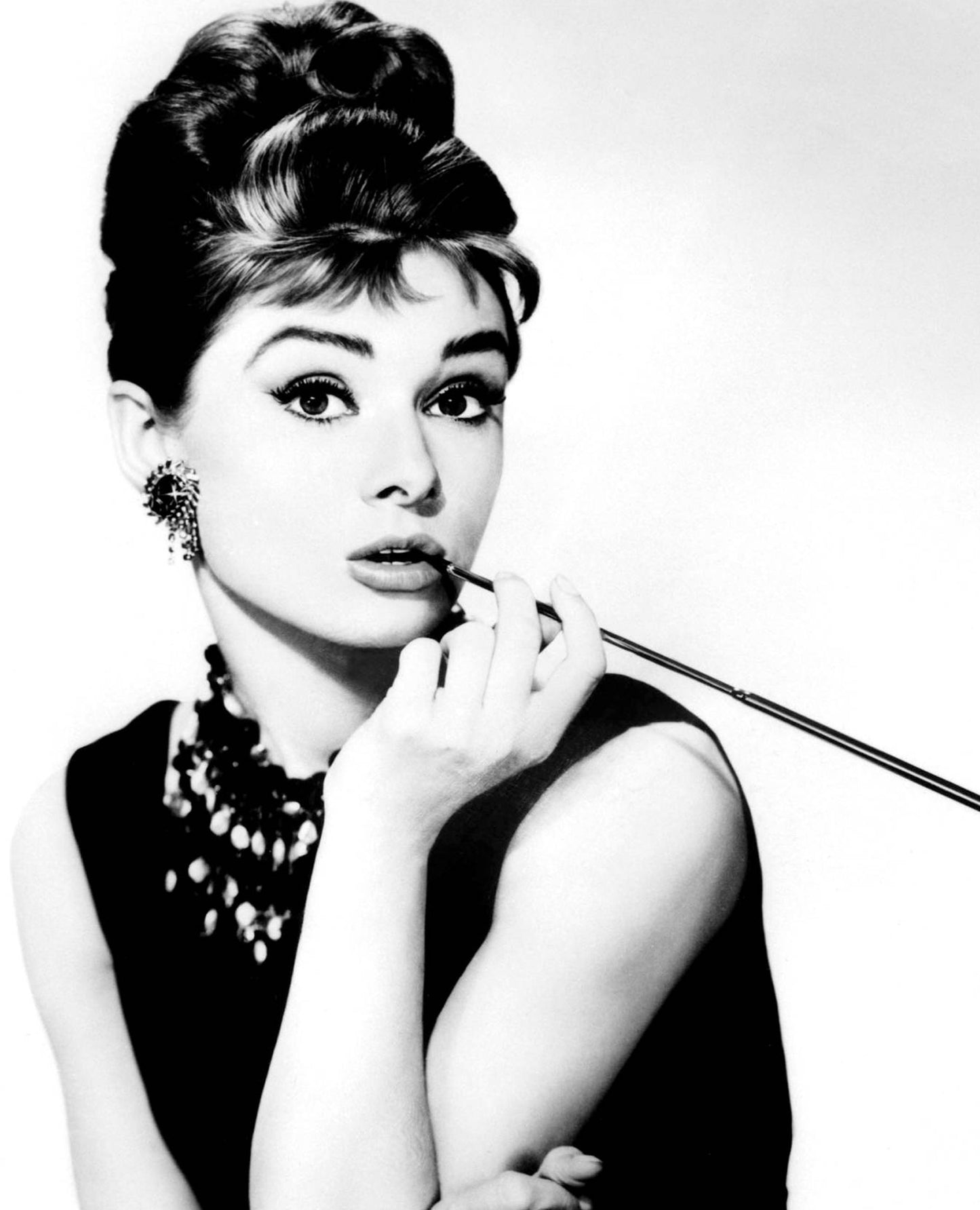 MEGA XXXL 160X90 CM Leinwandbilder inkl. Holzrahmen Audrey Hepburn Tiffany Zigarette Rauchen Schwarz Weiss Retro Filme Hollywood