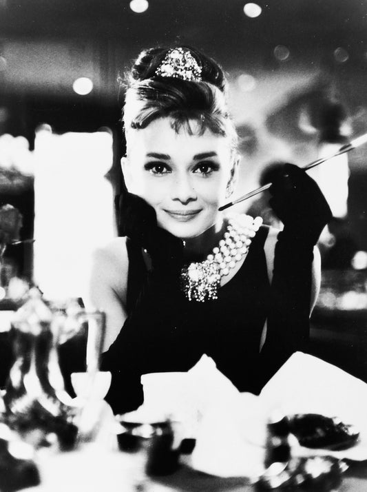MEGA XXXL 160X90 CM Leinwandbilder inkl. Holzrahmen Audrey Hepburn Tiffany Zigarette Rauchen Schwarz Weiss Retro Filme Hollywood