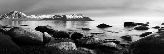PANORAMA40 - XXL-LEINWANDBILDER-STEINE-SCHWARZ-WEISS-NATUR-WASSER-UFER-BERGE-OZEAN-MEER-SEE
