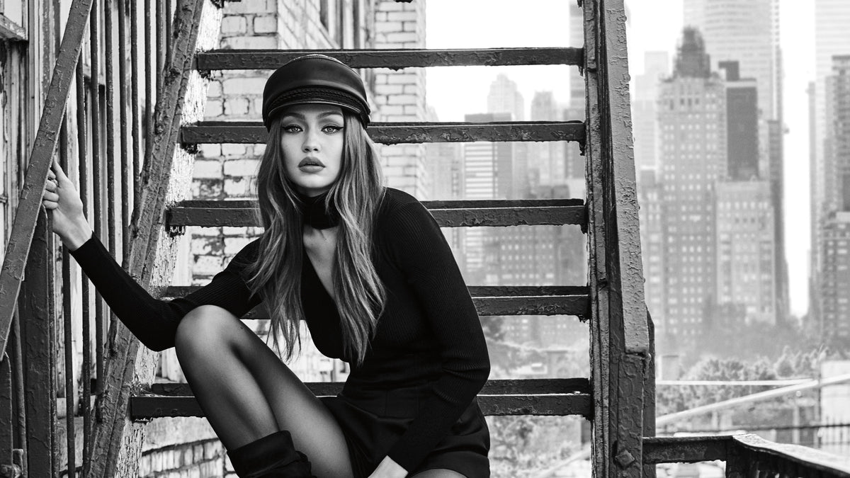 XXL Leinwandbilder Gigi Hadid Feuertreppe New York Skyline