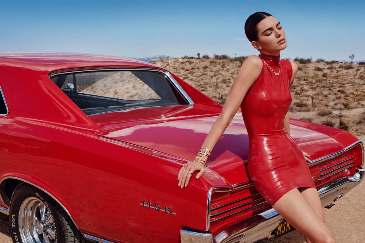 XXL Leinwandbilder Kendall Jenner Red Muscle Car Hot Rod