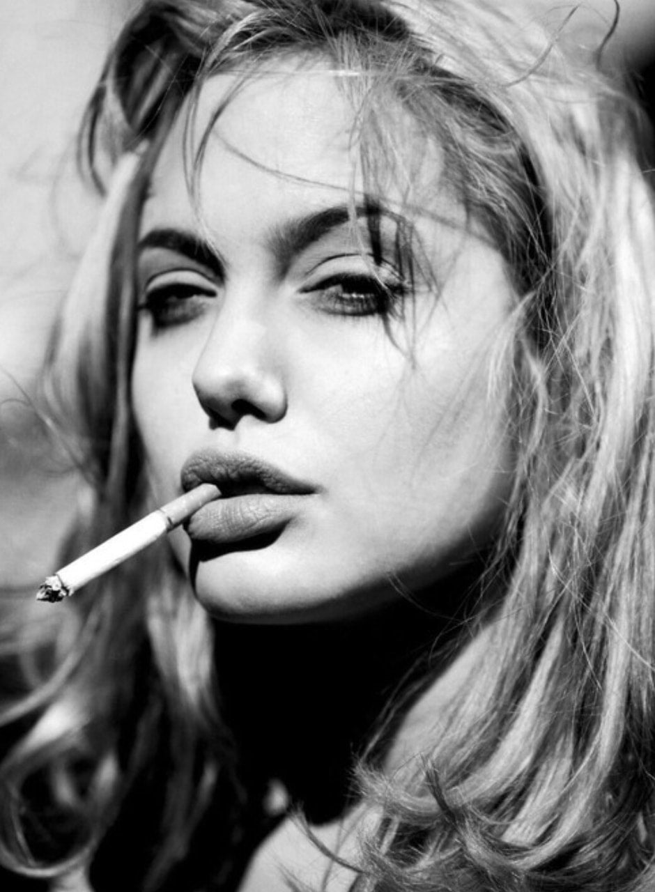 X251 - MEGA XXXL 160X90 CM Leinwandbilder inkl. Holzrahmen - Angelina Jolie Schwarz Weiß Rauchen Zigarette Cool