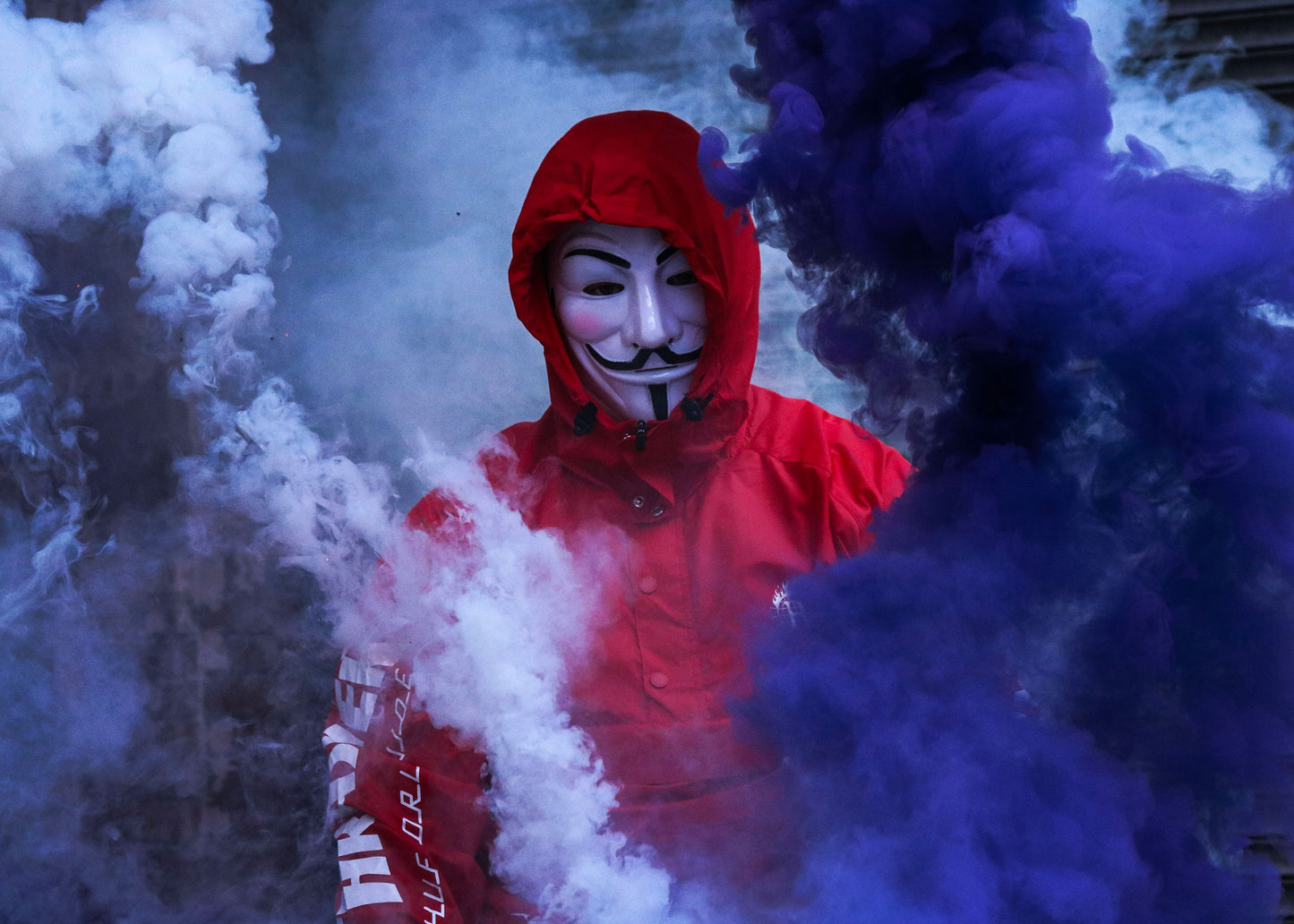 X51 MEGA XXXL 160X90 CM Leinwandbilder inkl. Holzrahmen ANONYMOUS MASKE ROT NEBEL MANN BLAU